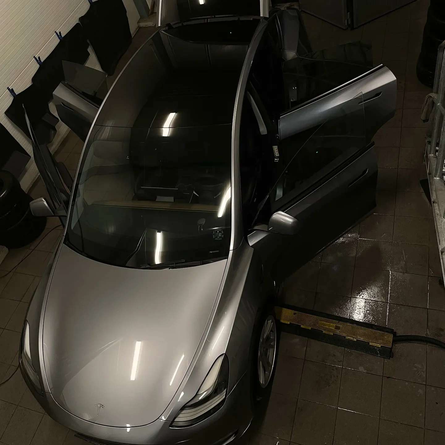 Motor optimering på en Tesla hos MBK Verkstad i Södertälje.